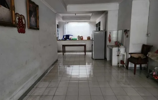 Ruko Gandeng 3...lokasi bagus sekali