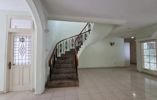 Rumah siap huni lokasi top di Jl Erlangga Kebayoran Baru