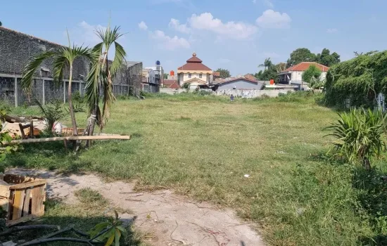 Tanah di jl Kedoya Raya. 3627 m2.   Sewa atau jual.