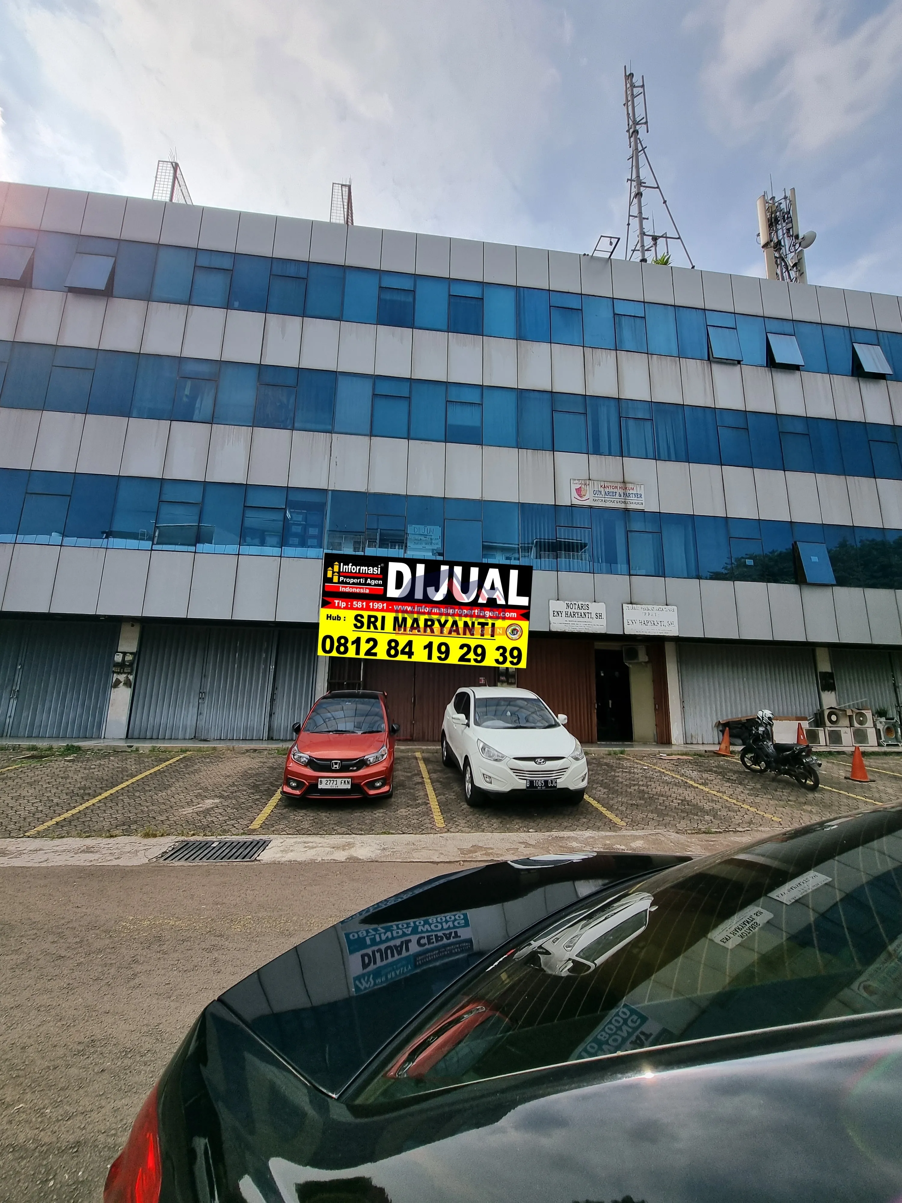Ruko 4lt komp Kedoya Elok Plaza lokasi di jalan utama