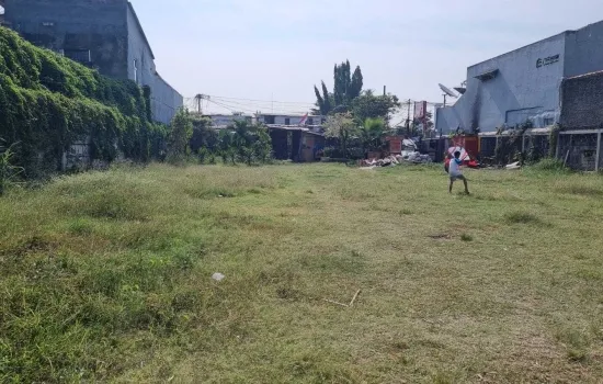 Tanah di jl Kedoya Raya. 3627 m2.   Sewa atau jual.