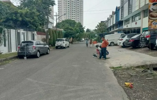 taman kedoya baru luas tanah 400m2