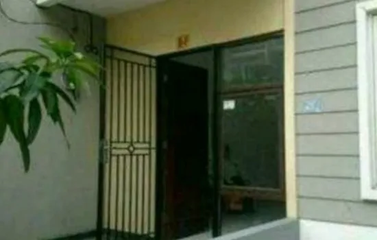 Dijual rumah 2 lantai , Jakarta Barat. Lokasi tenang dekat .