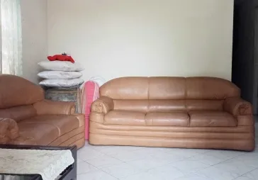 Rumah Lama, Perlu Cat Ulang, Nyaman, Asri