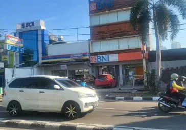 DISEWAKAN ruko di jalan raya Kemanggisan