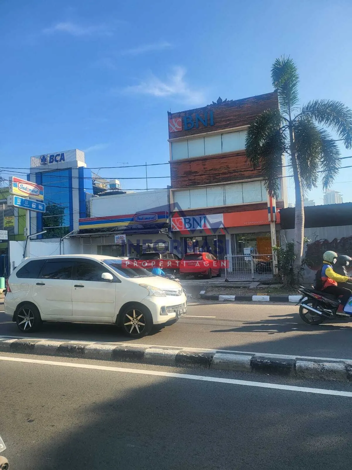 DISEWAKAN ruko di jalan raya Kemanggisan