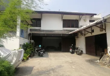 sekarang jd tempat usaha di meruya ilir raya