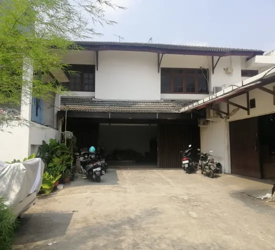 sekarang jd tempat usaha di meruya ilir raya