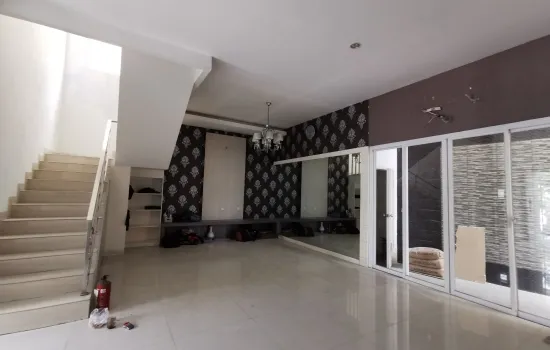 Grisenda Hadap Taman LT.126m2 LB.195m2