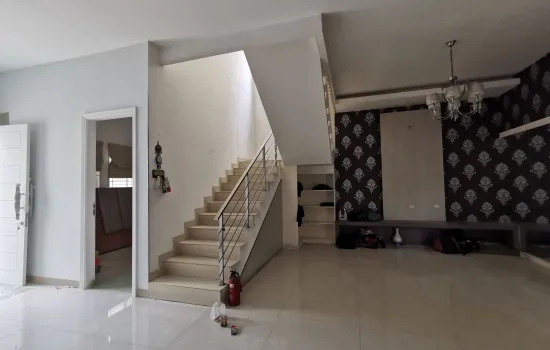 Grisenda Hadap Taman LT.126m2 LB.195m2