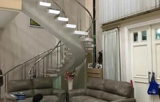 Rumah cantik  Lt 275 -Lb 400  KT 4 +1  KM 3+1 siap huni