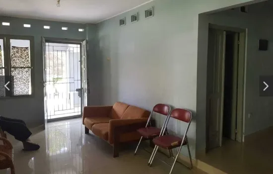 Rumah lama heritage style berhalaman luas di Solo