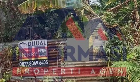 Lokasi pinggir jalan,sangat strategis