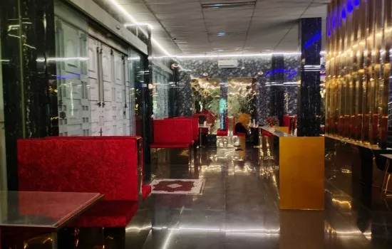 Gedung 4 lantai  siap pakai,hook utara barat,lt/lb.800/2000