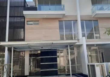 Rumah Mewah Dijual di Cluster Chopin Golf Island