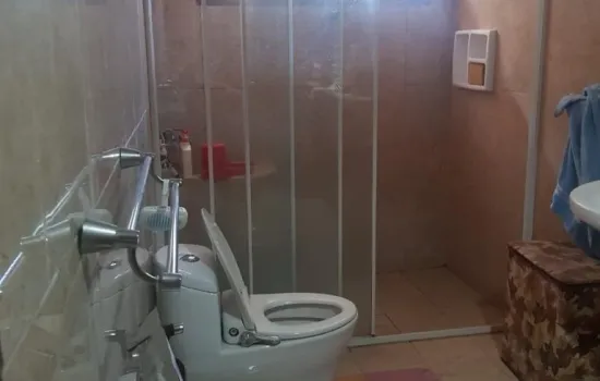 bonus kamar kost jl bendungan jatiluhur benhill jakpus