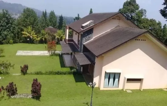 Villa Mega Mendung puncak siap Pakai dengan view terbaik