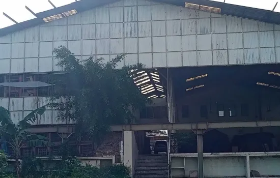 Gudang ex workshop hadap jalan raya di Jl Raden Saleh