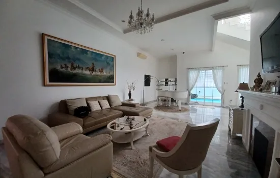 Dijual rumah mewah di Puri Indah
