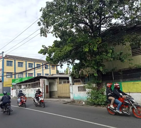 Gudang ex workshop hadap jalan raya di Jl Raden Saleh