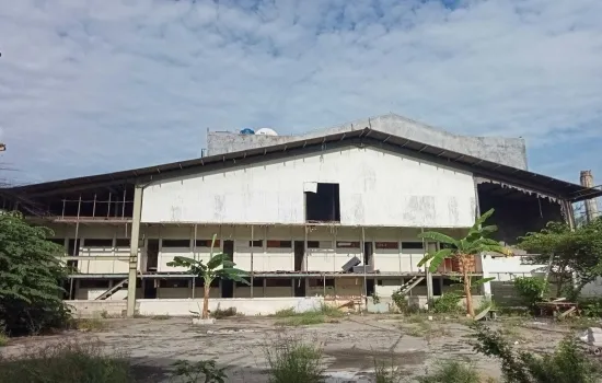 Gudang ex workshop hadap jalan raya di Jl Raden Saleh