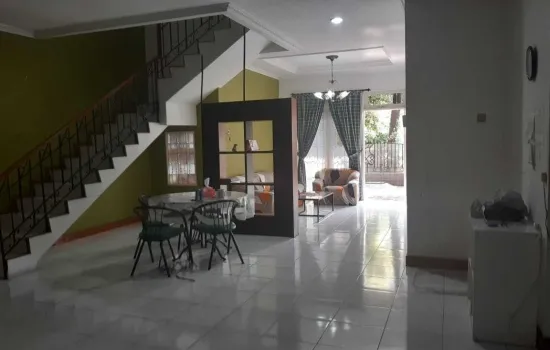 Rumah LT 160m2 LB 250 m2 2 lt KT 4+1 KM 3 sisp huni