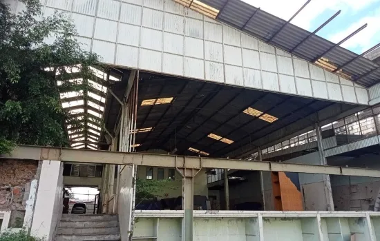Gudang ex workshop hadap jalan raya di Jl Raden Saleh