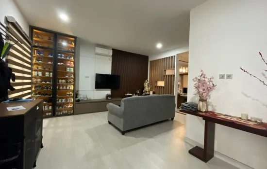 Rumah Rapi 3 Lantai Puri Mansion