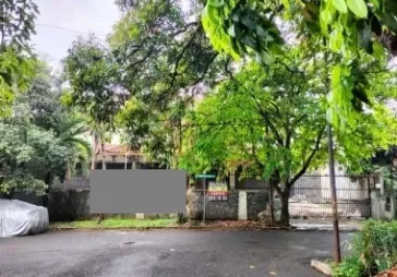 Dijual Rumah tua di Simprug Golf Jakarta Selatan