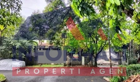 Dijual Rumah tua di Simprug Golf Jakarta Selatan