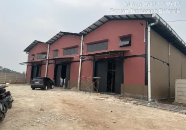 Gudang Baru Parkir Luas  ada Ruang Kantor di Lantai 2