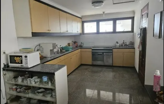DIBAWAH NJOP, rumah jelambar jl utama sakti LT 272m2