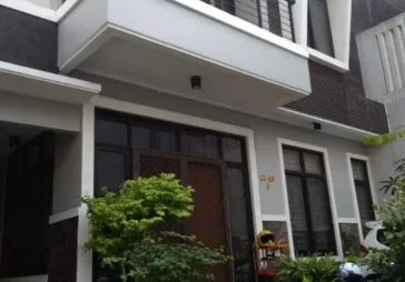 Rumah baru minimalis 2 lantai 3KT 1 KM 3 1 siap huni