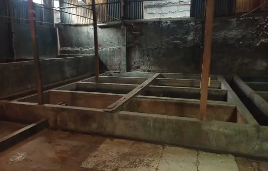 Rumah tua hitung tanah jl penyelesaian tomang lt 250m2