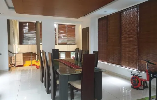 Rumah Bagus hadap Timur, 3 lantai di cluster baru