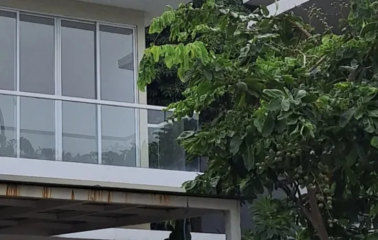 Rumah  Lt 198, 4Kt, 3Km 3 Lantai