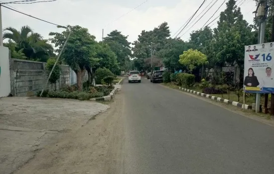 Rumah tua hitung tanah jl penyelesaian tomang lt 250m2