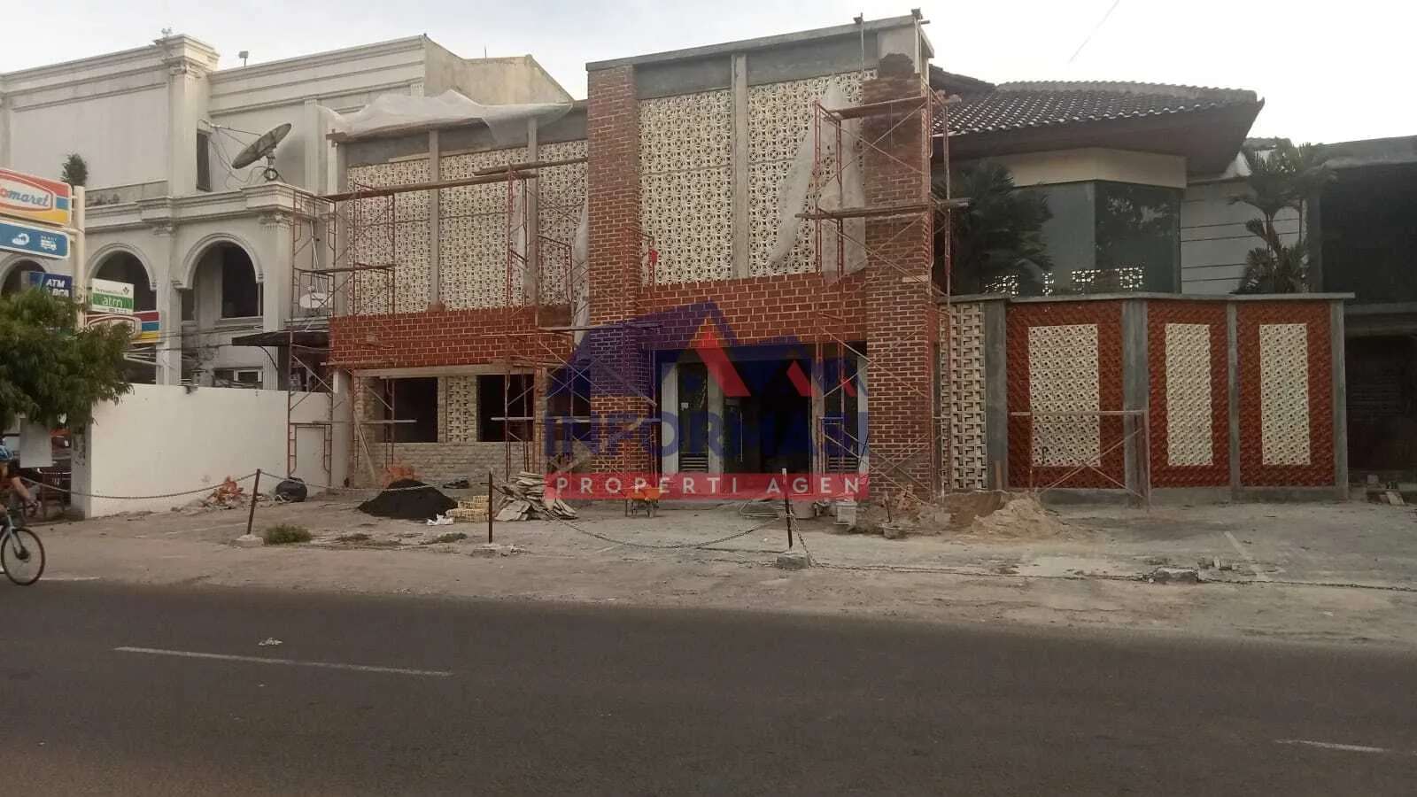 Rumah dan tempat usaha cafe