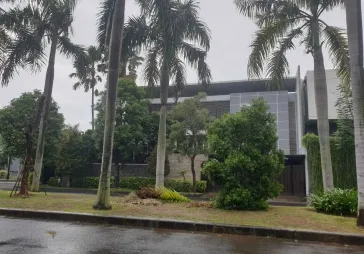 Rumah Bagus hadap Timur, 3 lantai di cluster baru