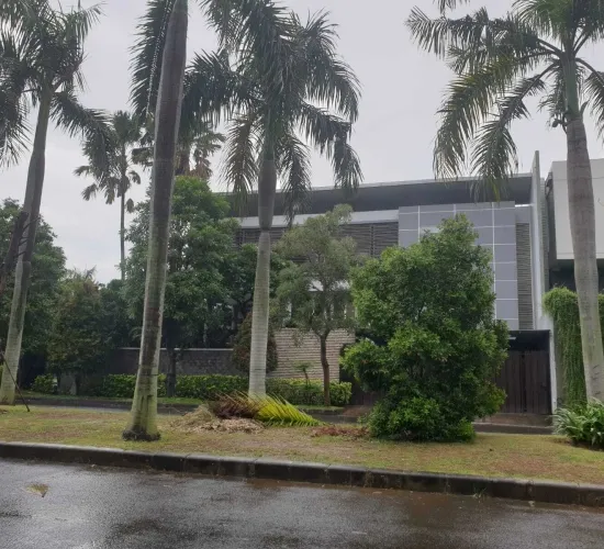 Rumah Bagus hadap Timur, 3 lantai di cluster baru