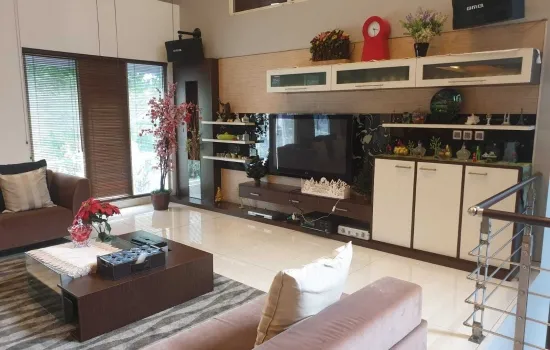 Rumah Bagus hadap Timur, 3 lantai di cluster baru