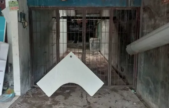 Rumah tua hitung tanah jl penyelesaian tomang lt 250m2