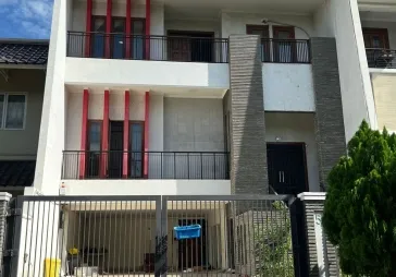 rumah bagus dan lokasi strategis pik