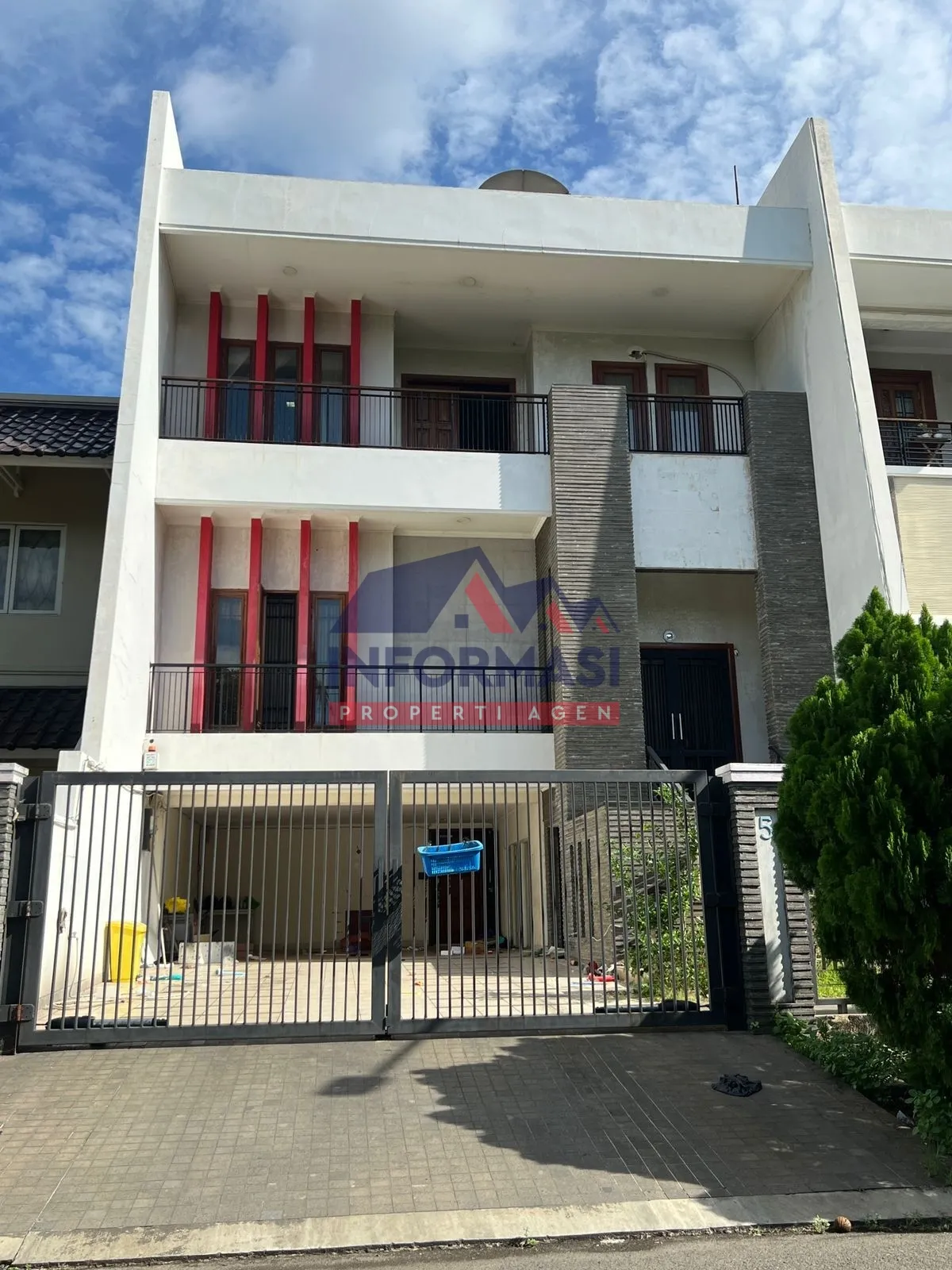 rumah bagus dan lokasi strategis pik
