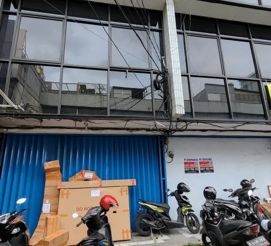 Ruko gandeng dalam komplek Kebon Jeruk Permai disewakan
