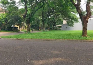 Lokasi sangat strategis,pinggir jalan raya