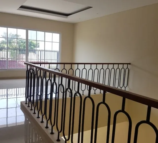 Rumah 2 Lt. Minimalis, kt 4 , km3 Permata buana