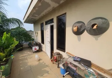 Rumah  2 Lt   plus Gudang    3Kt  3KM   6 Ruang kerja