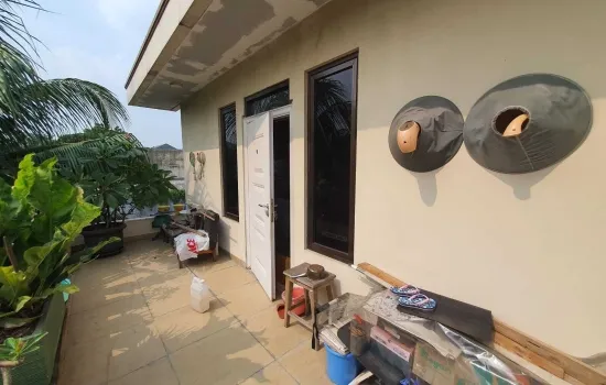 Rumah  2 Lt   plus Gudang    3Kt +3KM   6 Ruang kerja