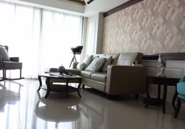 Apt di CBD area Puri Indah ..Luas 112 dgn private lift